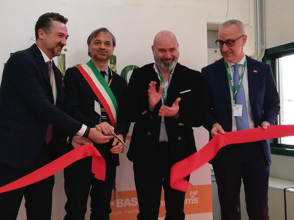 Taglio del nastro della nuova Breeding Station di BASF