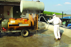 lavaggio attrezzature agricole