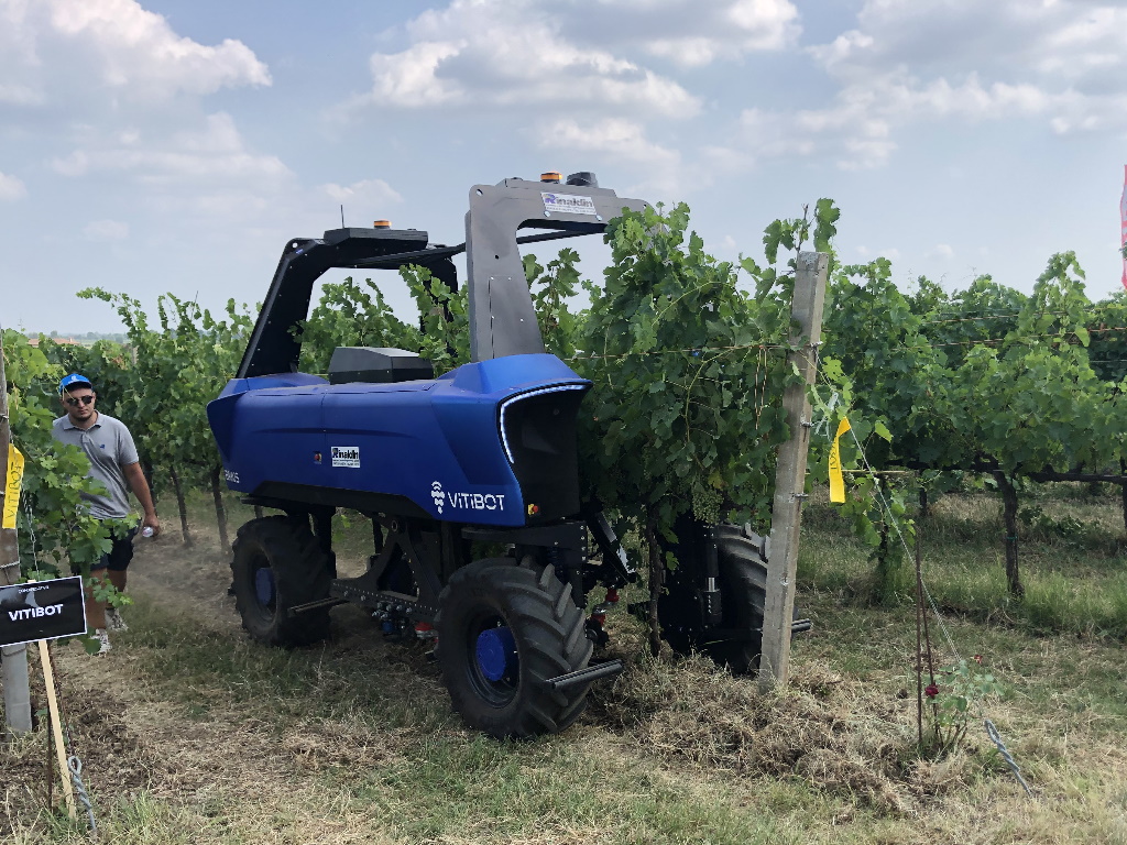 La francese Vitibot si fa largo in Italia con il robot Bakus - L ...