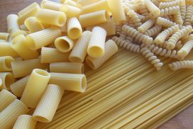 Pasta lunga e corta: spaghetti, maccheroni e fusilli