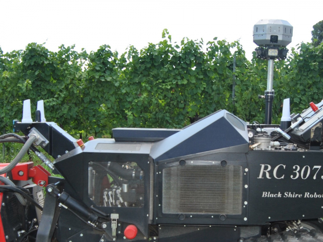 Robot-Black-Shire-05