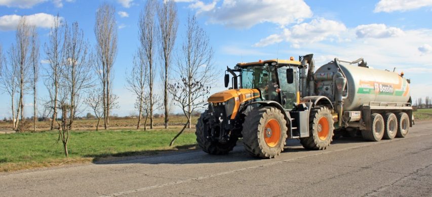 Trattore veloce su strada