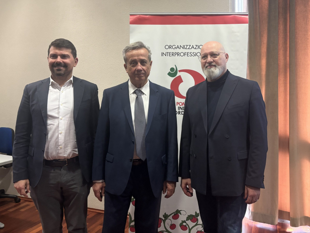 Da sinistra Alessio Mammi, Giuseppe Romanini, Stefano Bonaccini