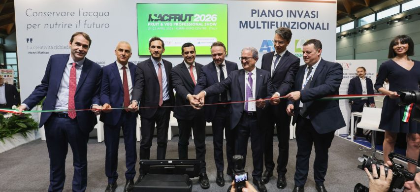 Momento del taglio del nastro nel corso del convegno inaugurale di Macfrut 2026