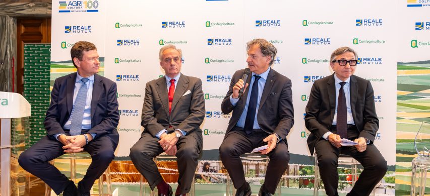 Da sinistra: Sergio Marchi Ismea; Vittorio Viora, cons Amministr Reale Mutia; Roberto Caponi, DG Confagricoltura, Enea Dallaglio, Gruppo Cerved